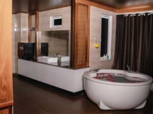 Tokyo Massage Nha Trang bathtub